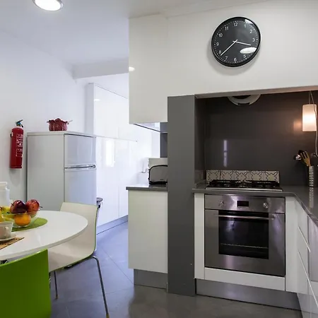 Altido Urban 1-bed Flat With Workspace, Moments From Avenida Da Liberdade Lisbon